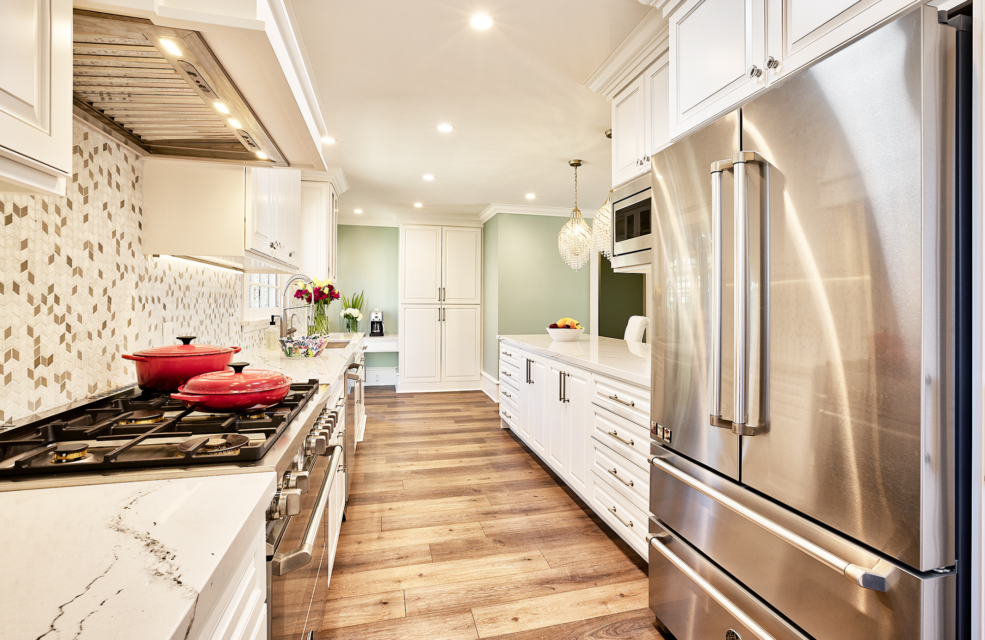 raashi-design-danville-ca-durable-home-finishes-kid-pet-friendly-durable-flooring-transitional-contemporary-kitchen-design