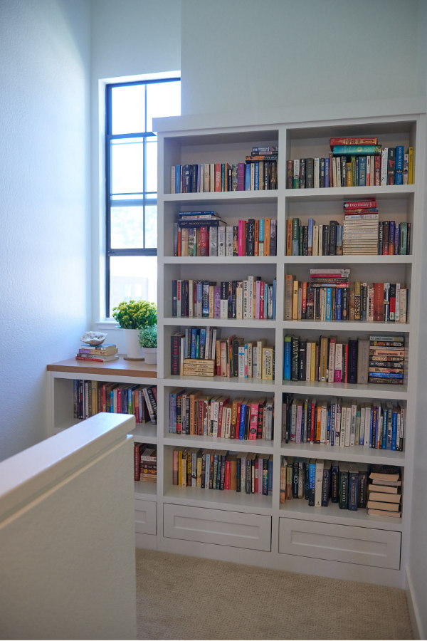raashi-design-livermore-ca-how-to-style-bookshelves-like-an-interior-designer-custom-bookshelves-library-nook-personalized-interior-design