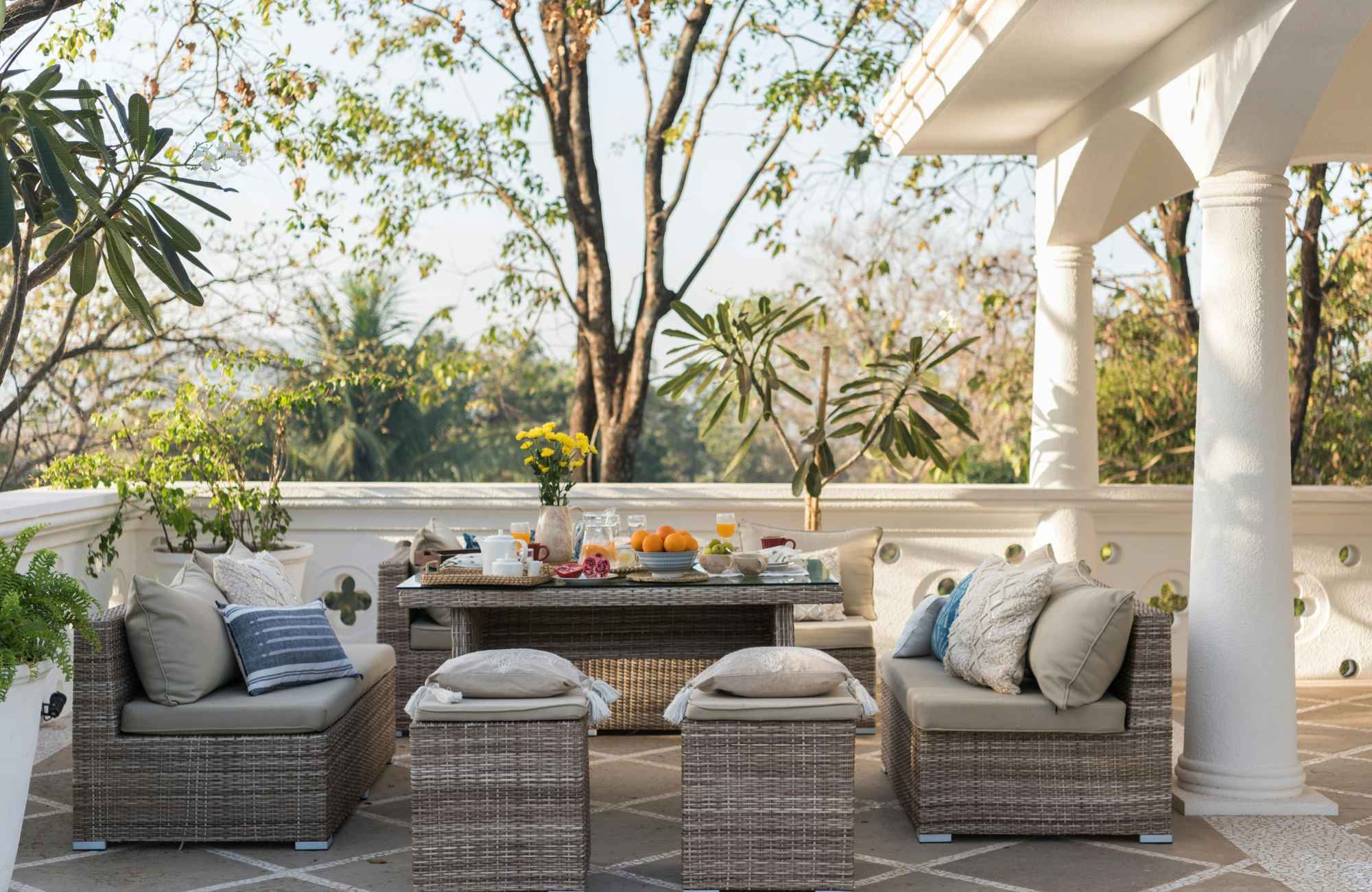 raashi-design-san-ramon-ca-3-tips-for-effortless-indoor-outdoor-living-luxury-outdoor-patio-interior-design