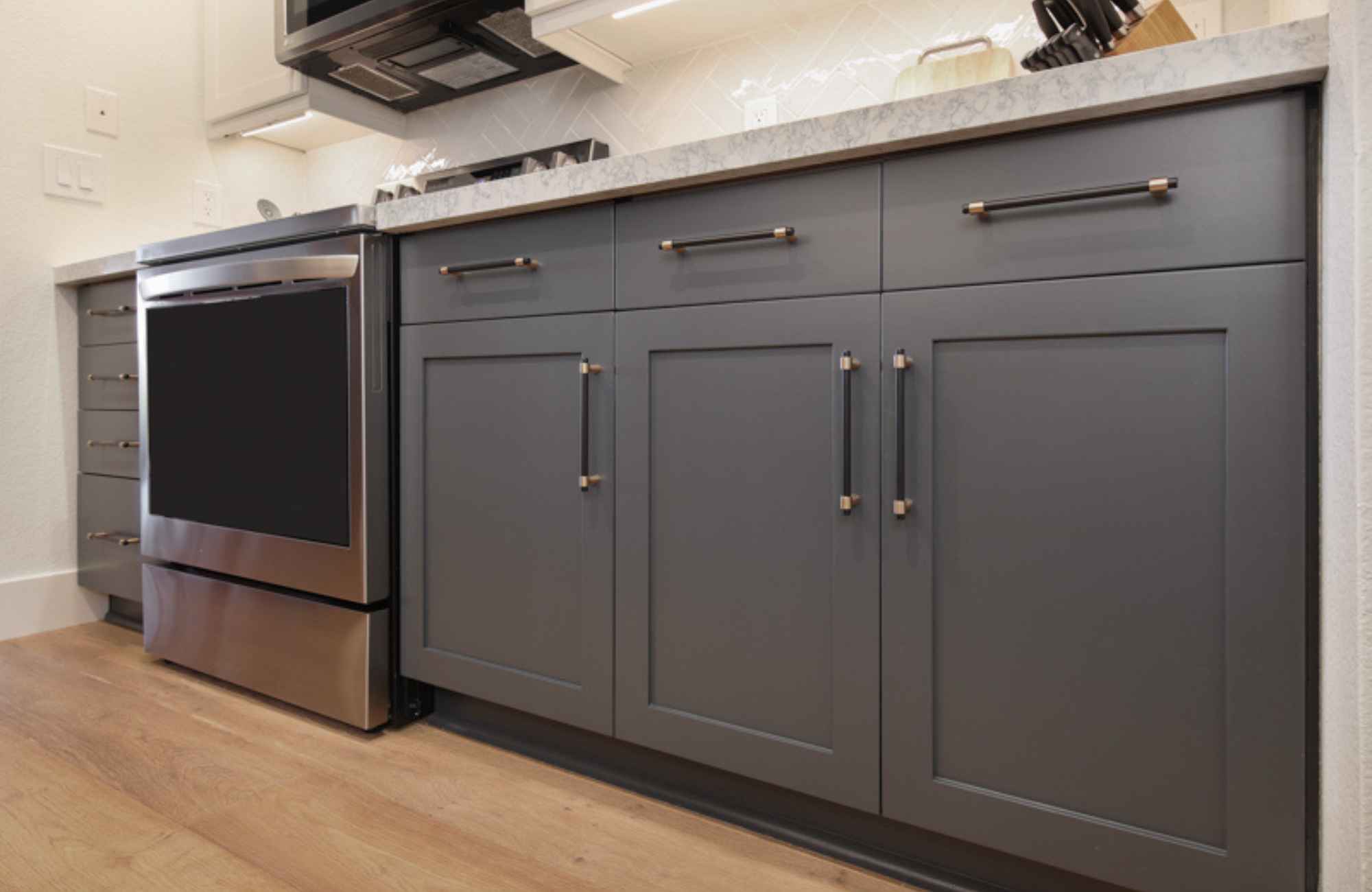 raashi-design-pleasanton-ca-your-guide-to-beautiful-custom-cabinetry-modern-kitchen-cabinets-virtual-interior-design