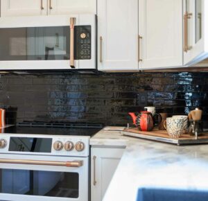 raashi-design-danville-ca-3-must-have-kitchen-design-features-to-transform-your-daily-routine-modern-kitchen-interior-design-consultation