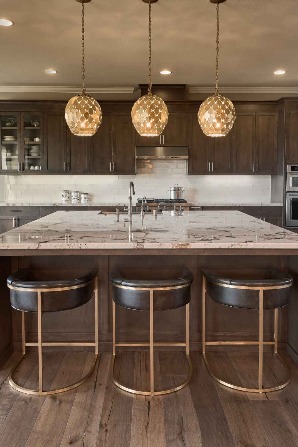 raashi-design-pleasanton-ca-3-must-have-kitchen-design-features-to-transform-your-daily-routine-elegant-contemporary-residential-interior-design