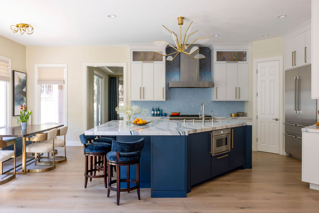 full-service-interior-design-berkeley-ca-summer-design-swaps-fresh-bright-kitchen-blue-and-white-cabinets-statement-light-fixture-modern